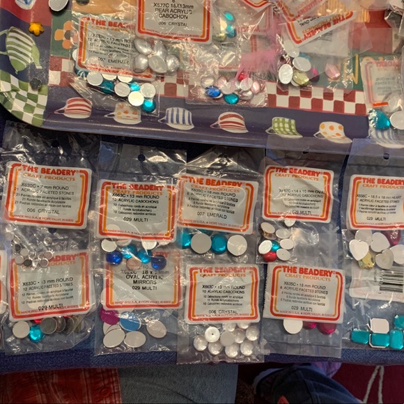 {3/$25} gems for crafting. NEW bling mystery box - Picture 6 of 9